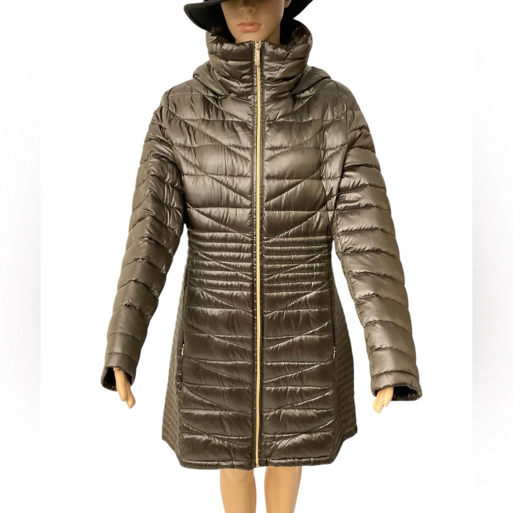 Calvin Klein’s  Women’s Long Chevron Puffer Jacket. Dark Green. L